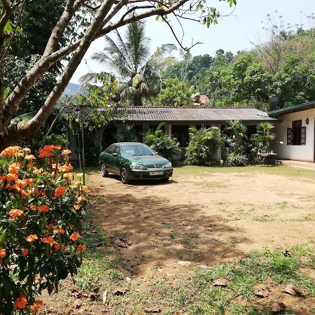 Leaf Guest House Gampola Exteriör bild