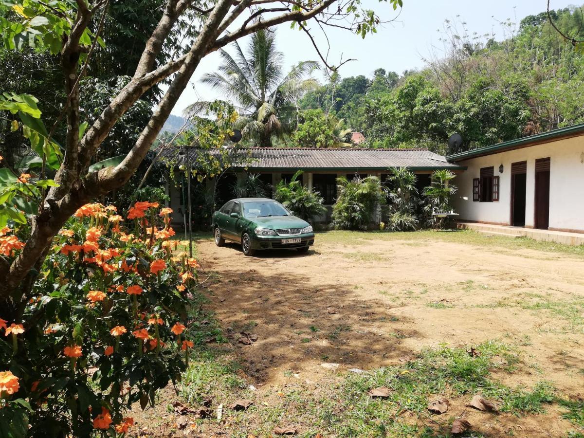 Leaf Guest House Gampola Exteriör bild